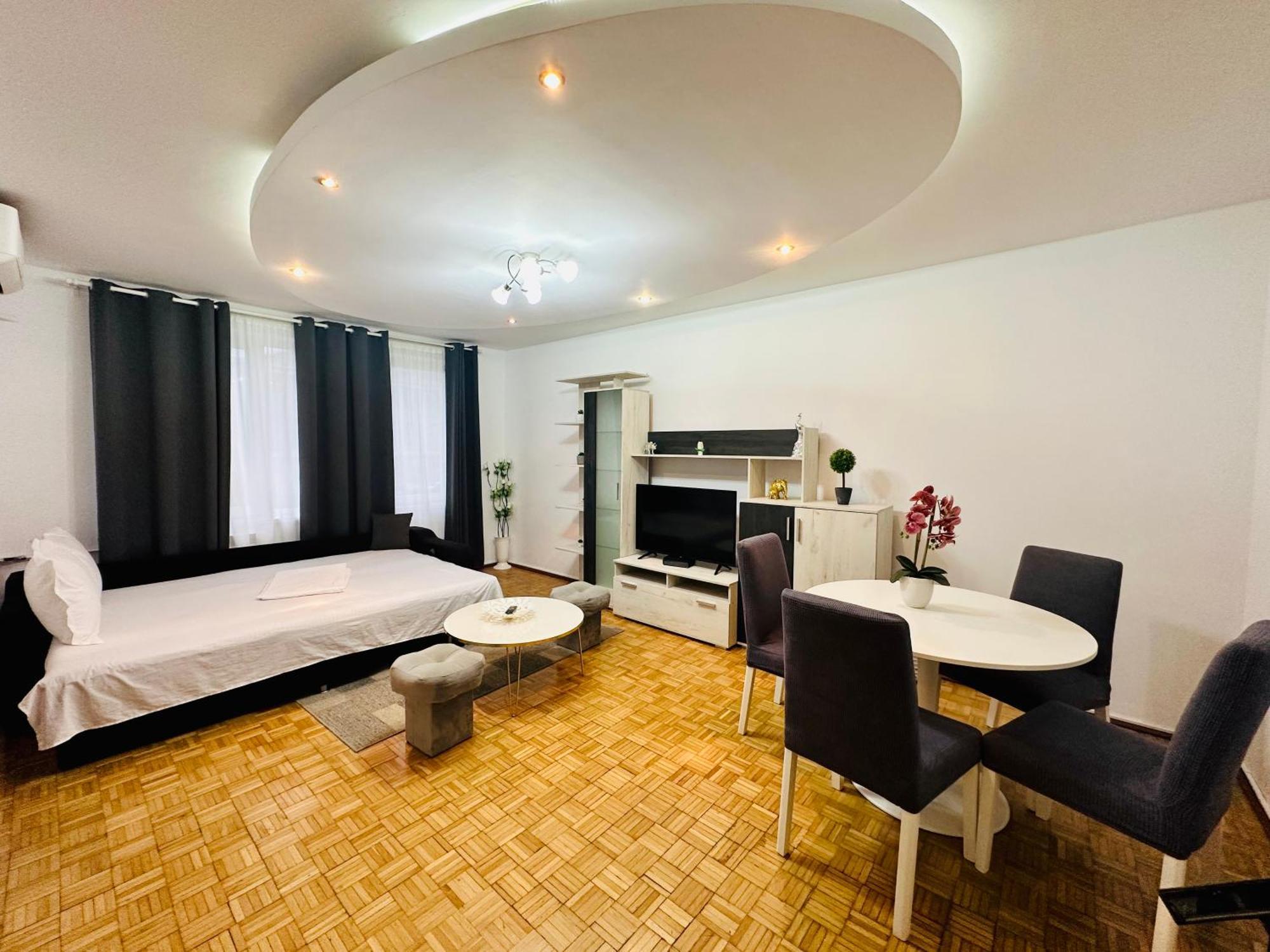 Chic Sanctuary One-Bedroom Retreat With Spectacular Landmark Views Of The Concert Hall Bukarest Kültér fotó