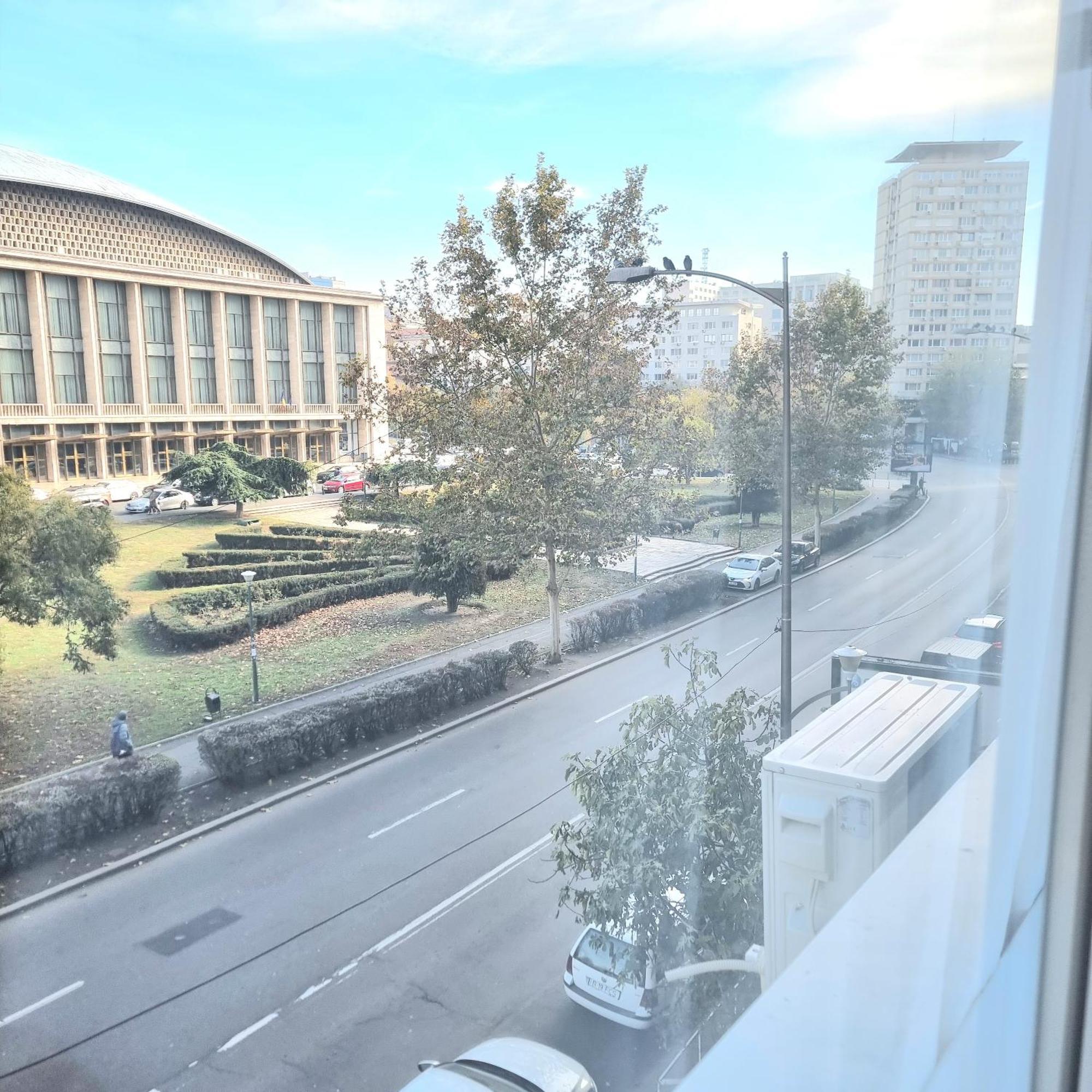 Chic Sanctuary One-Bedroom Retreat With Spectacular Landmark Views Of The Concert Hall Bukarest Kültér fotó